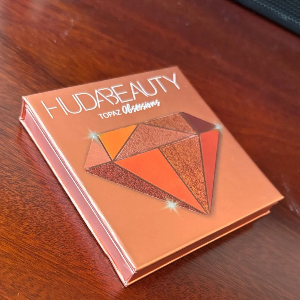 HUDA BEAUTY Topaz Obsessions Eyeshadow Palette